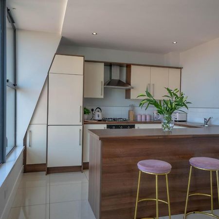 Rooftop Apartment At Queens Beautiful Views Белфаст Екстериор снимка