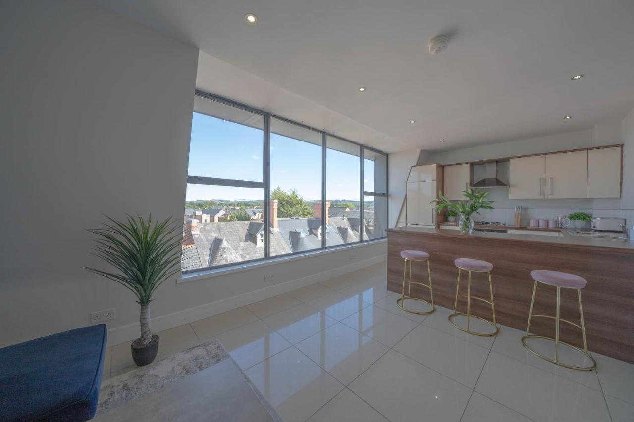 Rooftop Apartment At Queens Beautiful Views Белфаст Екстериор снимка