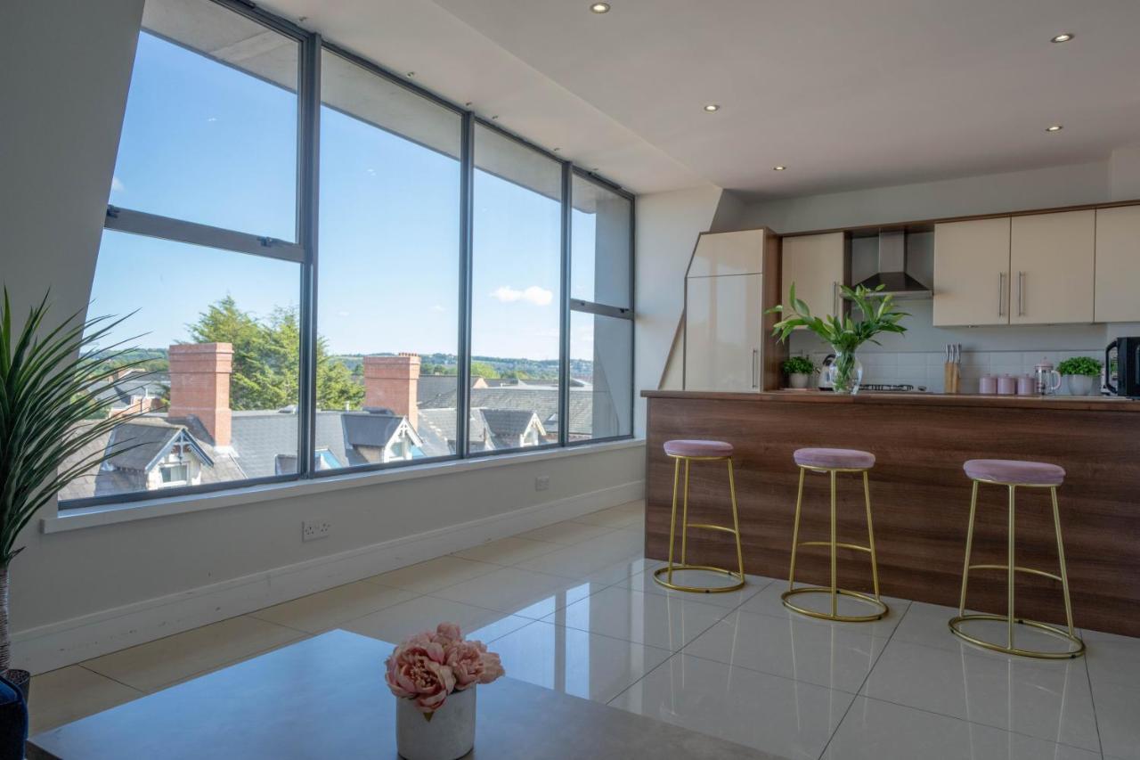 Rooftop Apartment At Queens Beautiful Views Белфаст Екстериор снимка