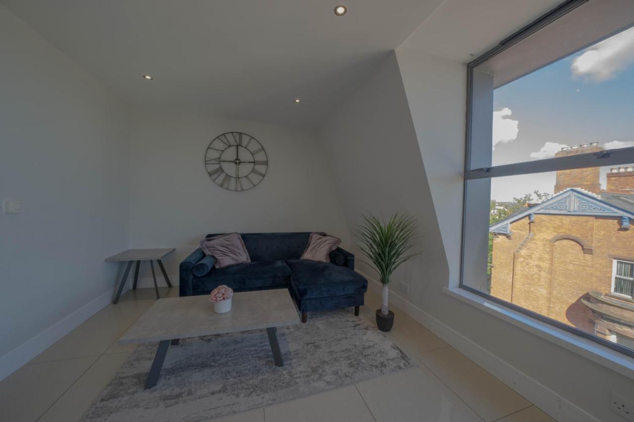 Rooftop Apartment At Queens Beautiful Views Белфаст Екстериор снимка